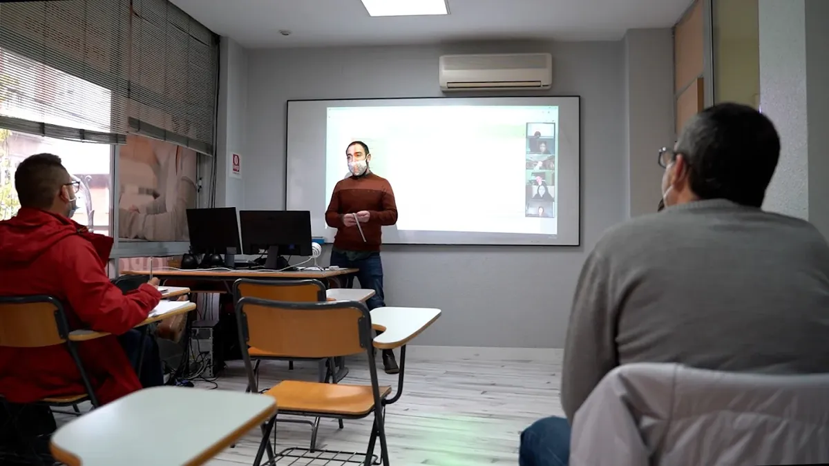 Clase presencial de oposiciones IVEP