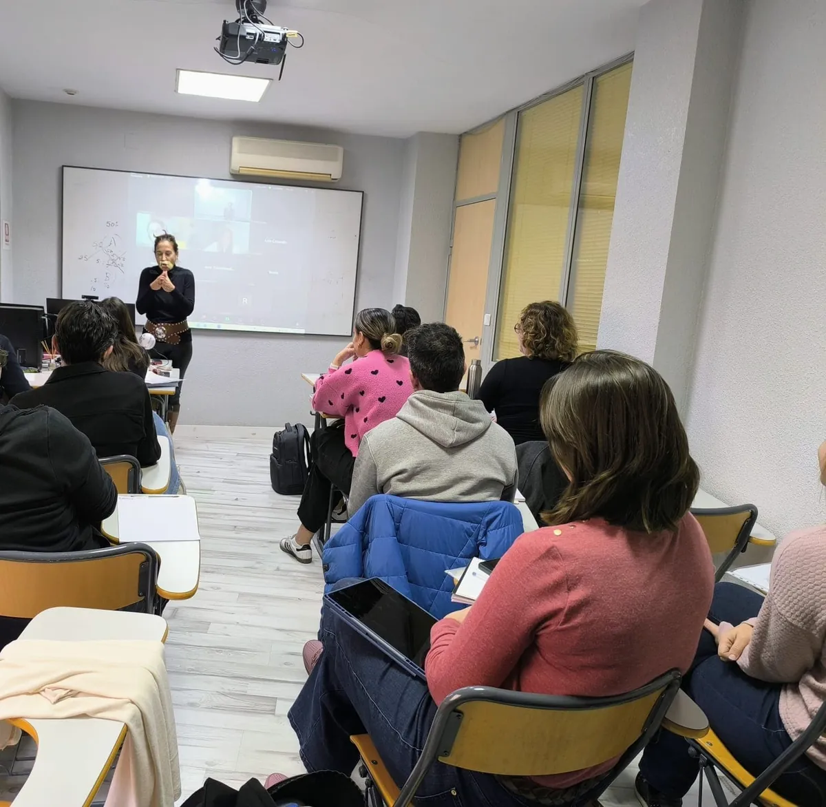 Sesión de preparación de oposiciones en IVEP